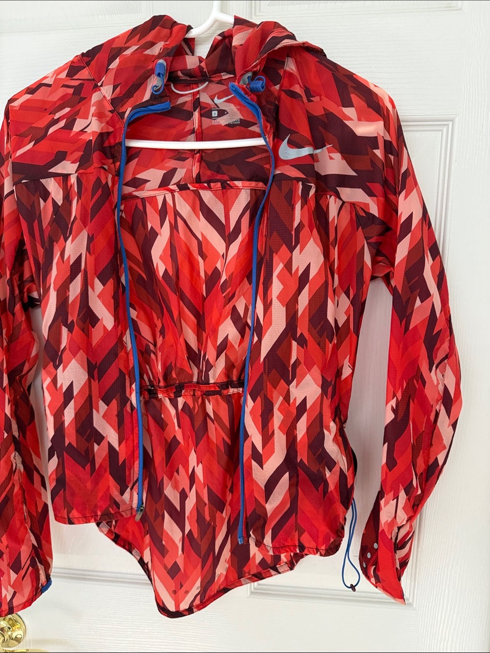 Nike Red and Pink Geometric-Print Women's Hooded Windbreaker